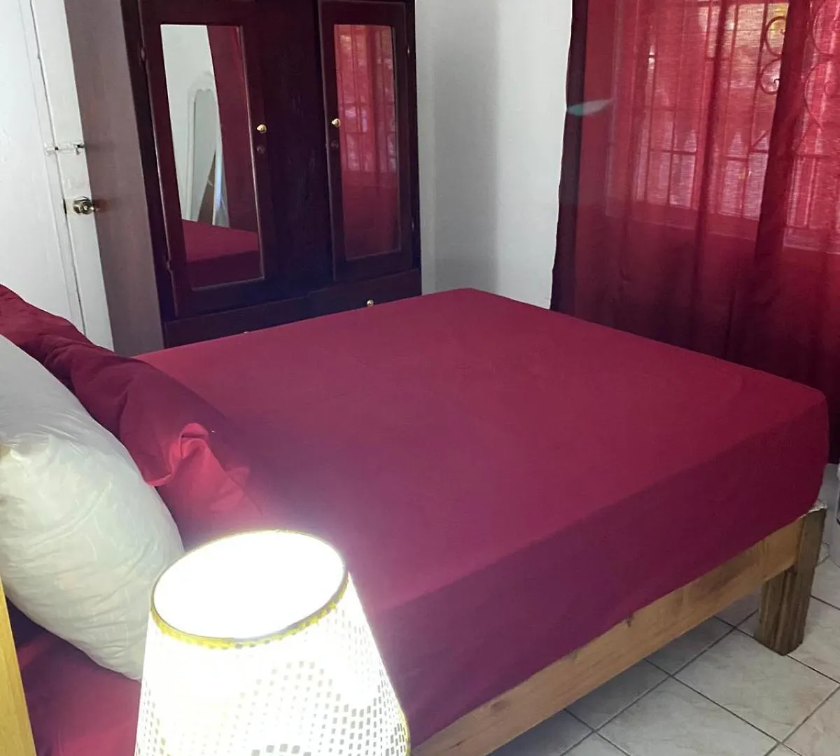 Woody Town Centre Apartment بورت أنطونيو بيت للعطل